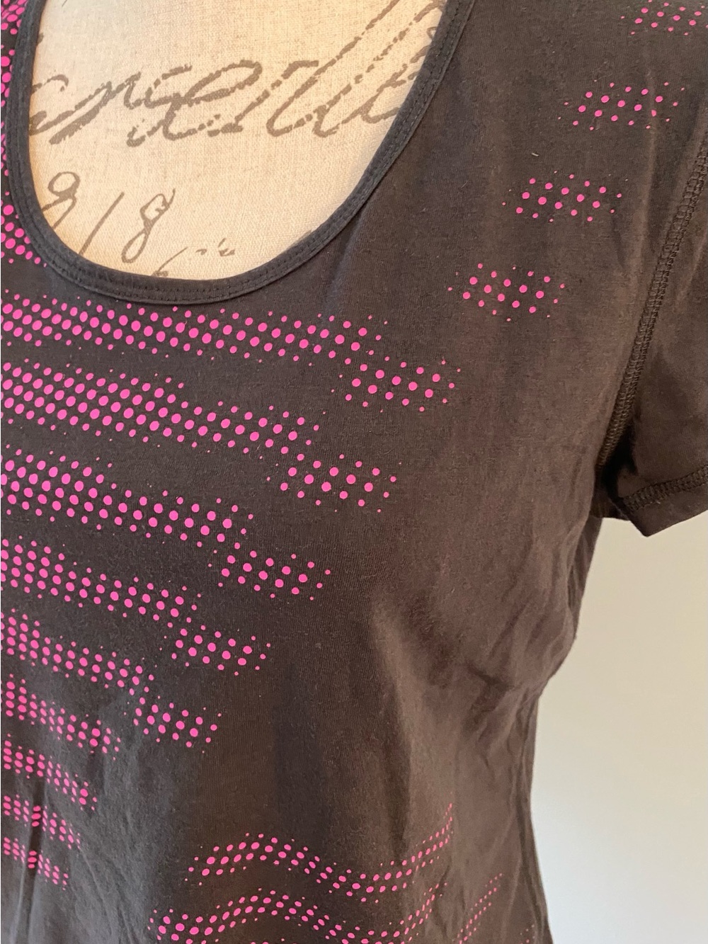 Women's Black Tee with Pink Studded Pattern Size Large - Picture 4 of 5